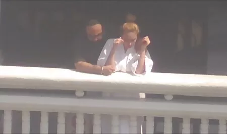 Лили все още български порно е секси,,,