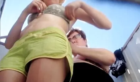 дразни и bilgarsko porno отхвърля Бикини
