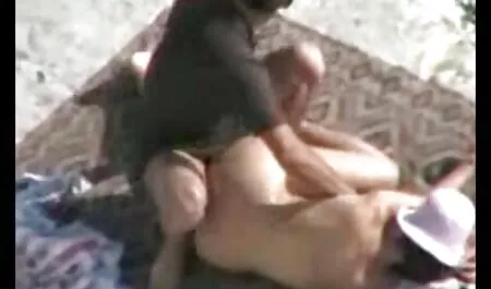 Софи българско безплатно порно представя гумен подарък на Софи Янг