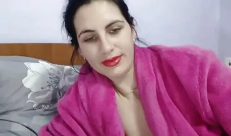 Целомъдрие Лин съблазни български секс видео приятелите на мама.