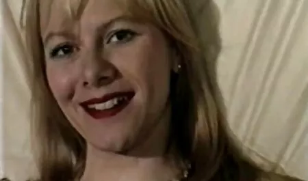 Kimberly Moss получава обработени като порнобългарско кучка добре