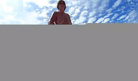 Големи гърди в най-висок обем българско porno 3-сцена 4-69 студия